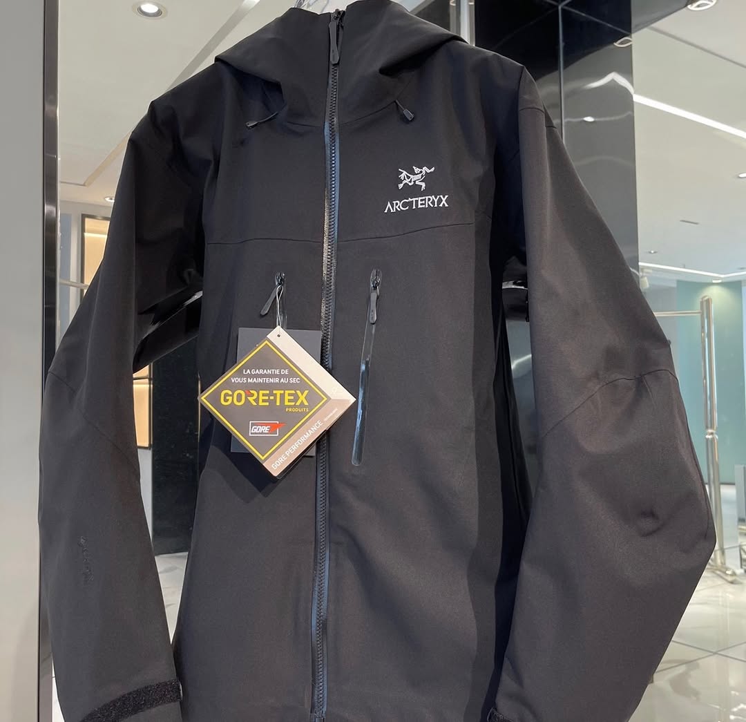 Arc'teryx Alpha SV