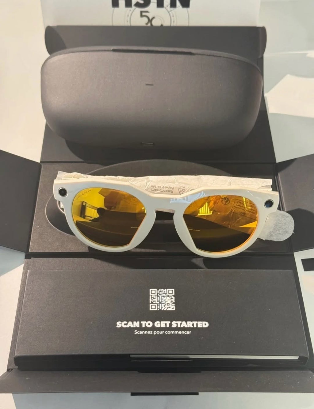 Ray-Ban Meta Smart Glasses ו-Oakley Smart Glasses