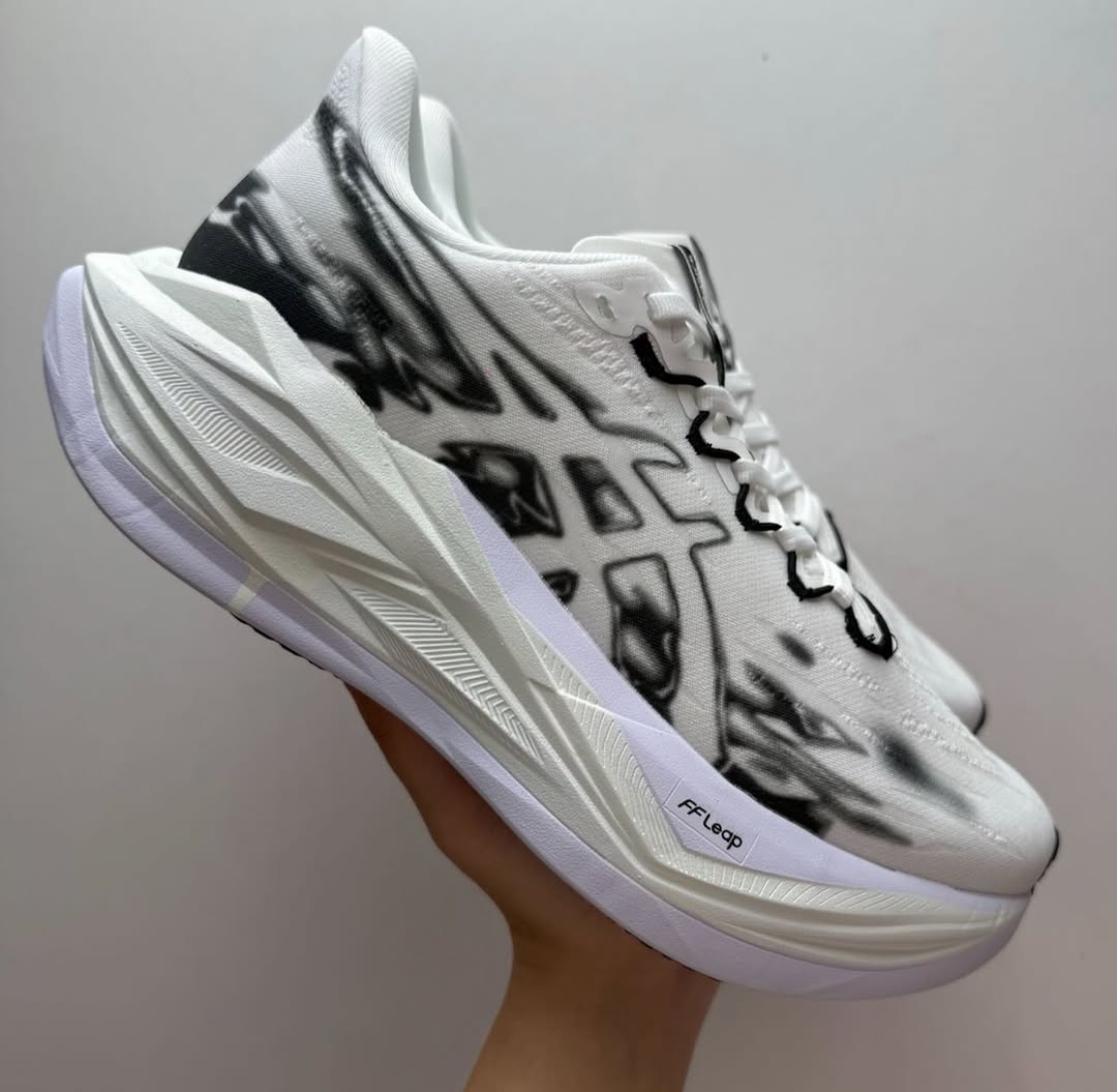 ASICS Superblast