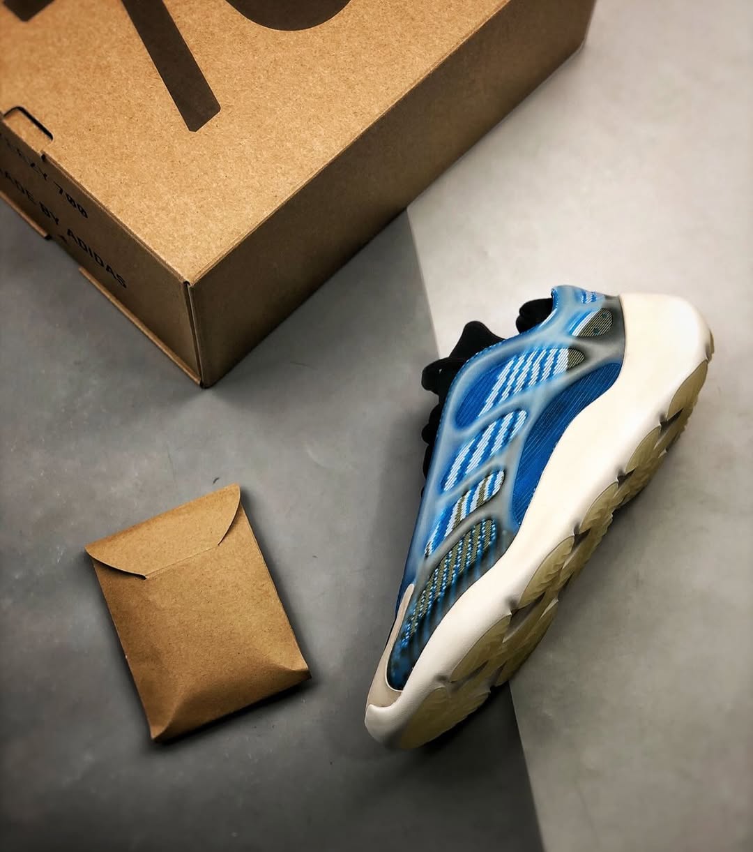 Adidas Yeezy 700 V3 «Azael»