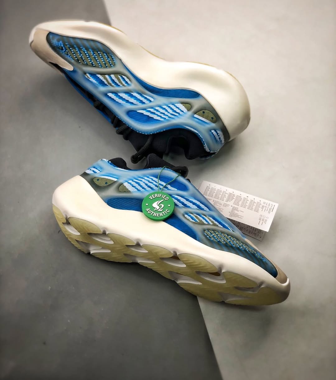 Adidas Yeezy 700 V3 «Azael»