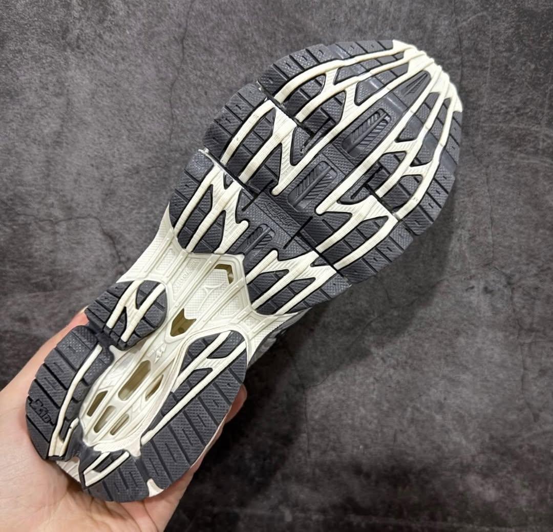 Mizuno Wave Prophecy LS