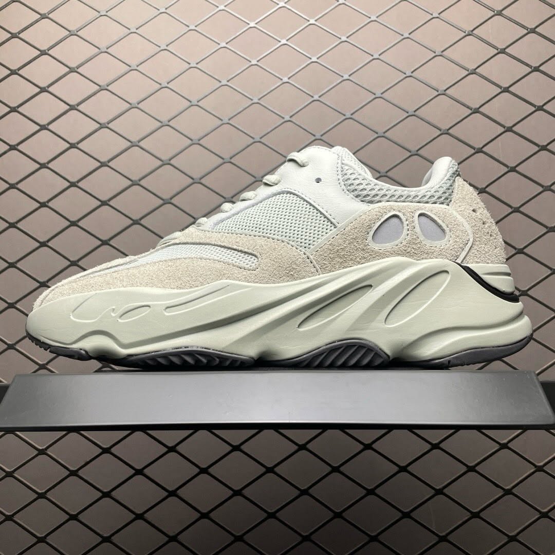 Adidas Yeezy Boost 700