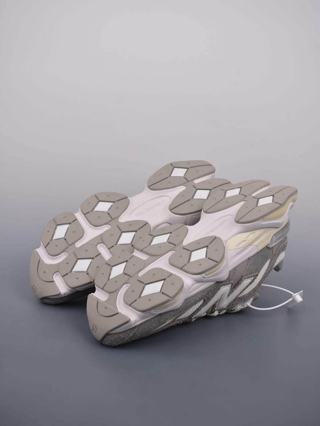New Balance 9060 Grey