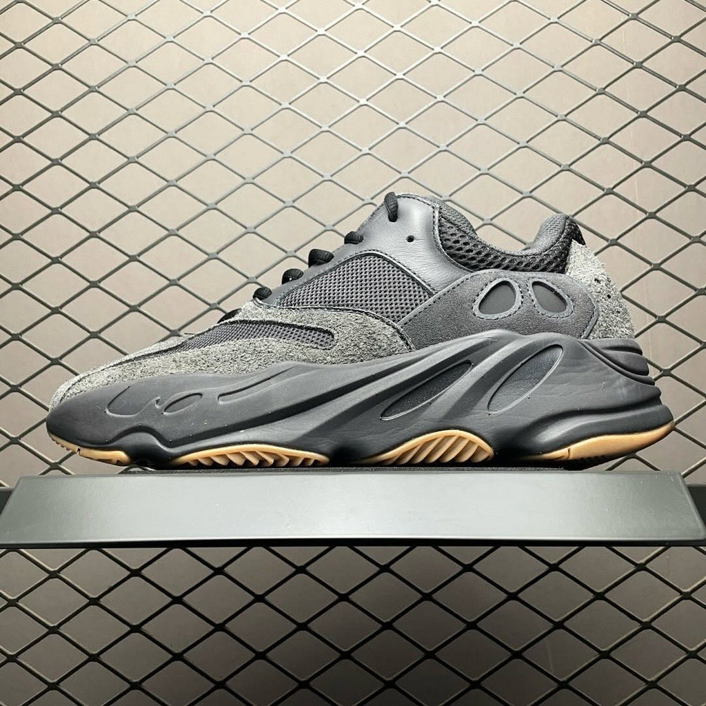 Adidas Yeezy Boost 700