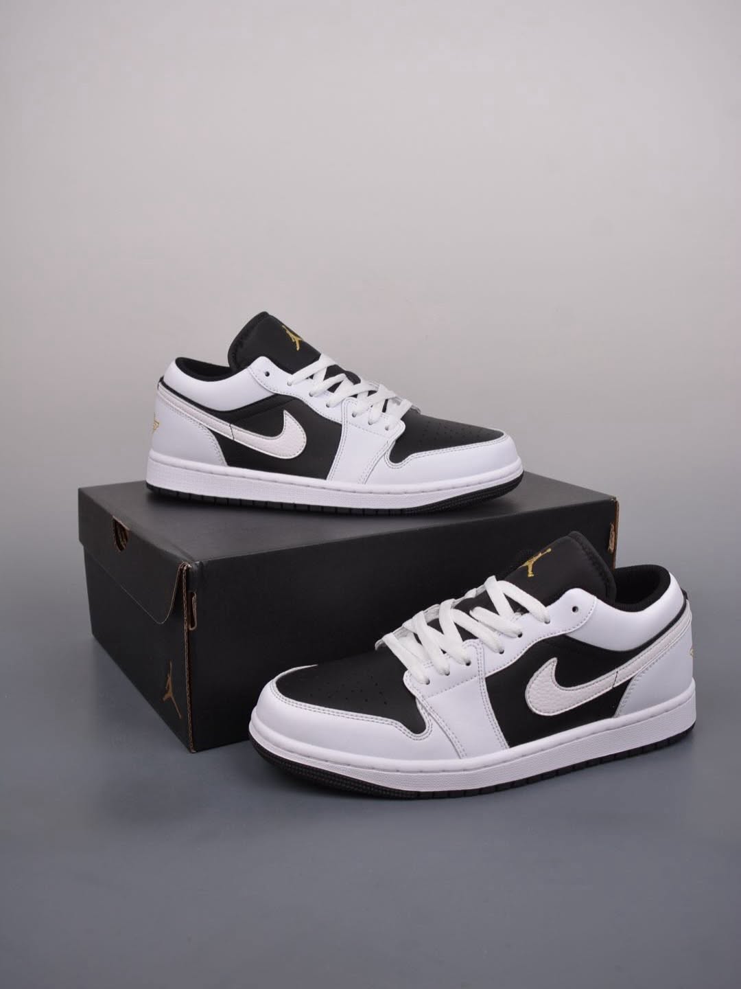 Air Jordan 1 Low Black White