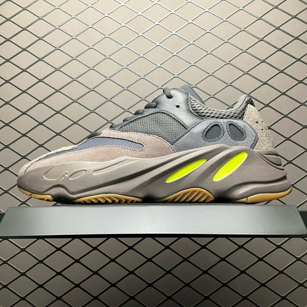 Adidas Yeezy Boost 700