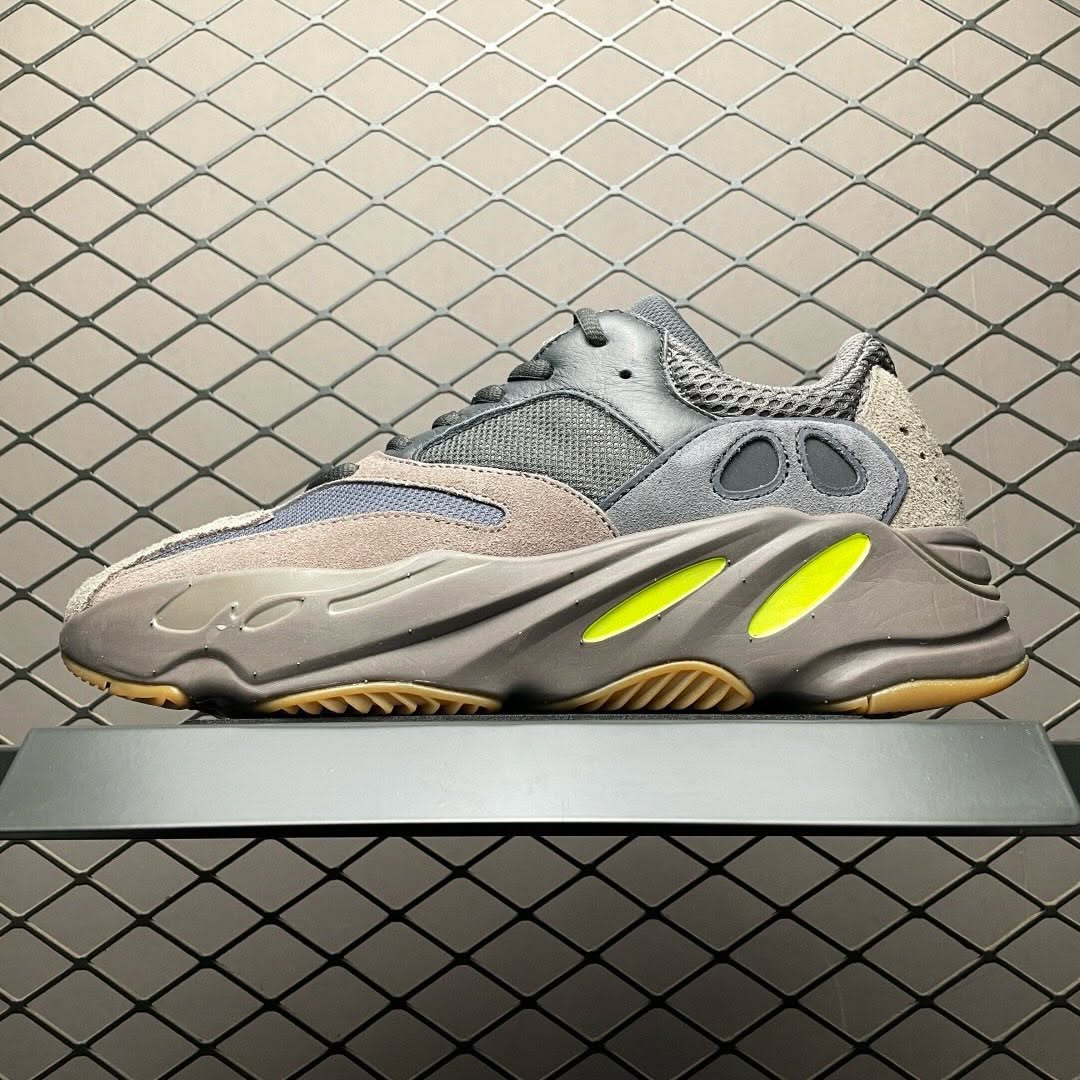 Adidas Yeezy Boost 700