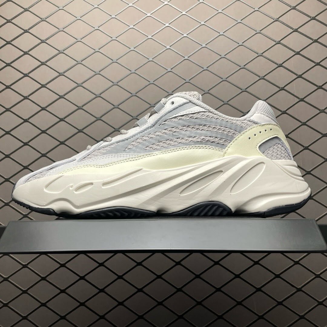 Adidas Yeezy Boost 700