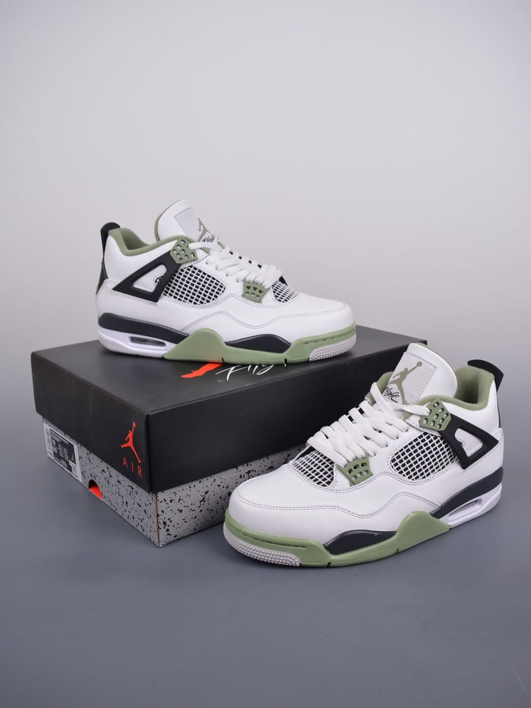 Air Jordan 4 Retro